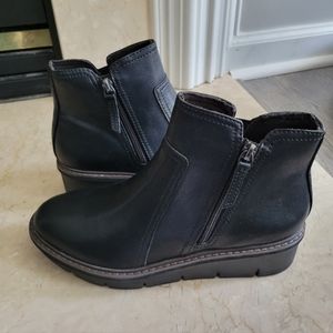 Clarks Airabell Zip Black Smooth Boots. Women's Size 7M.